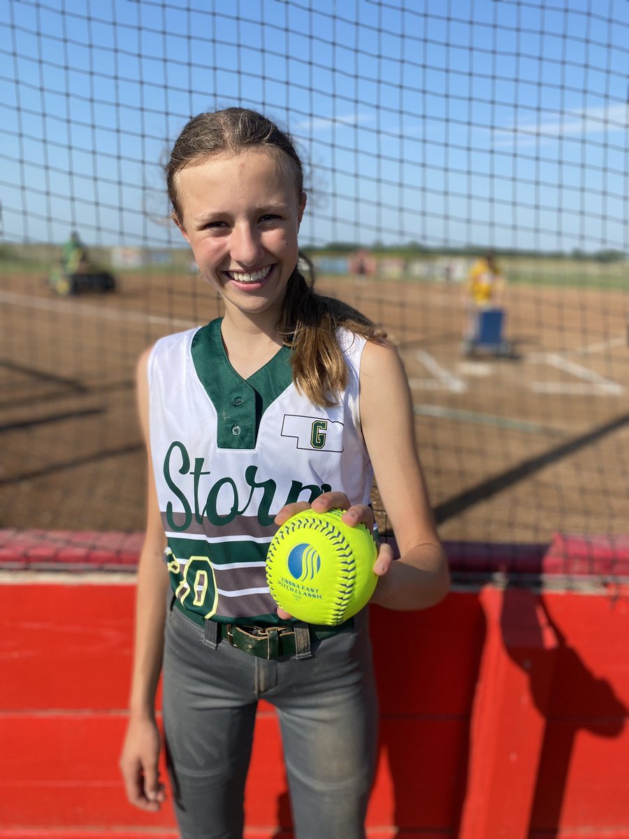 NEStorm_Buster's tweet photo. Congrats Elly #30 on her homerun! First pitch of the game! 💪🏻🥎 https://t.co/QNi2ZbLapy