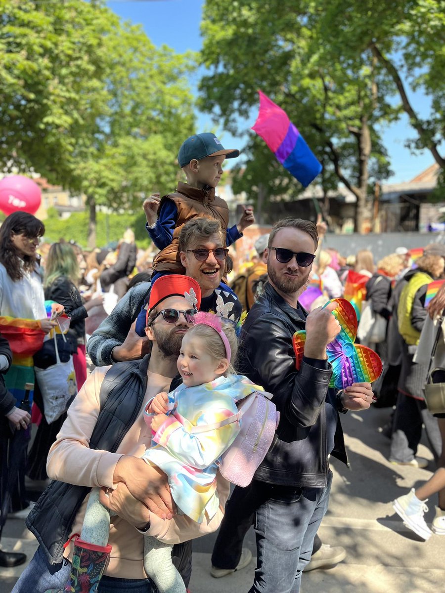 Timson_'s tweet image. Kopā ar labākiem draugiem un izciliem tēviem. #happypride