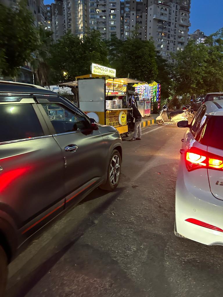 ravikantsporty's tweet photo. @noida_authority @diggieraja @CeoNoida @CP_Noida @noidapolice @DCP_Noida @AmrpaliSapphire @dgpup @ChiefSecyUP @CMOfficeUP Street vendors encroachment right in front of @AmrpaliSapphire #PoliceChowki continues fearlessly. 

@noidapolice &amp; @noida_authority are passing buck to each other where as residents continues to suffer 

@CP_Noida @DCP_Noida @CeoNoida @dgpup @ChiefSecyUP @CMOfficeUP https://t.co/d8ztIIetus