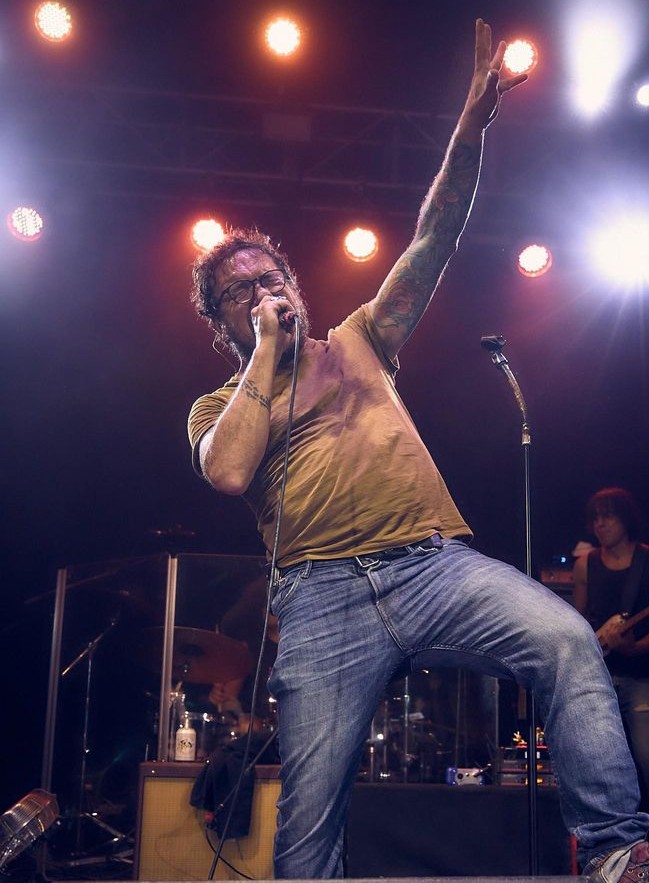 aguus1814's tweet photo. Hoy cumple años la persona que , en muchas ocasiones, me salvó la cabeza con su poesía ...feliz cumpleaños a este enano gigante. 🐽 @LaVela_Oficial https://t.co/tilNrwQmma