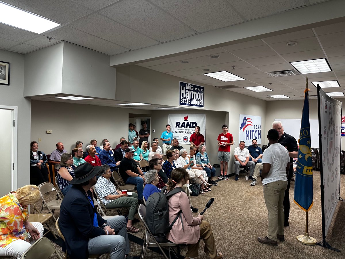 LouisvilleGOP's tweet photo. A great turnout for this morning's Super Saturday event at Louisville GOP HQ! #TeamCameron #KYGov
#danielcameron #danielcameronforgovernor
#kentucky #kentuckygovernor #ky #louisville #louisvilleky #jcrp #gop #republican #governorsrace #election #voting https://t.co/eL1my2y2y9