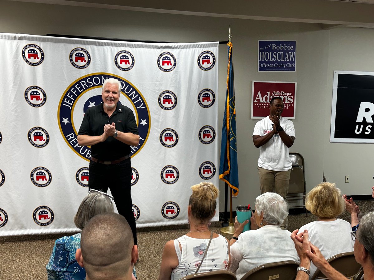 LouisvilleGOP's tweet photo. A great turnout for this morning's Super Saturday event at Louisville GOP HQ! #TeamCameron #KYGov
#danielcameron #danielcameronforgovernor
#kentucky #kentuckygovernor #ky #louisville #louisvilleky #jcrp #gop #republican #governorsrace #election #voting https://t.co/eL1my2y2y9