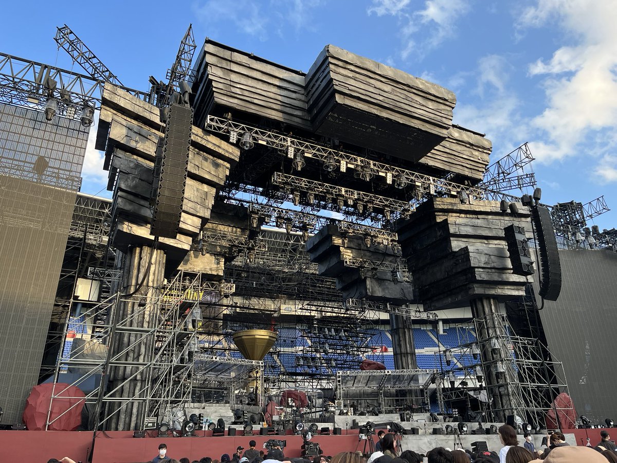 fsmkj's tweet photo. Ａブロックつねを側✨
何度も泣けた😭
めちゃくちゃ幸せな時間でございました✨

８時半終了でＡブロックは規制退場ラスト😵‍💫
約45分くらいの待ちの間、風もあってけっこう寒かった！☠️

でも月がキレイだったなぁ💓

#KingGnuStadiumLiveTour2023 
#KingGnu 
#KingGnuスタジアムツアー https://t.co/OhC3qmNYMI