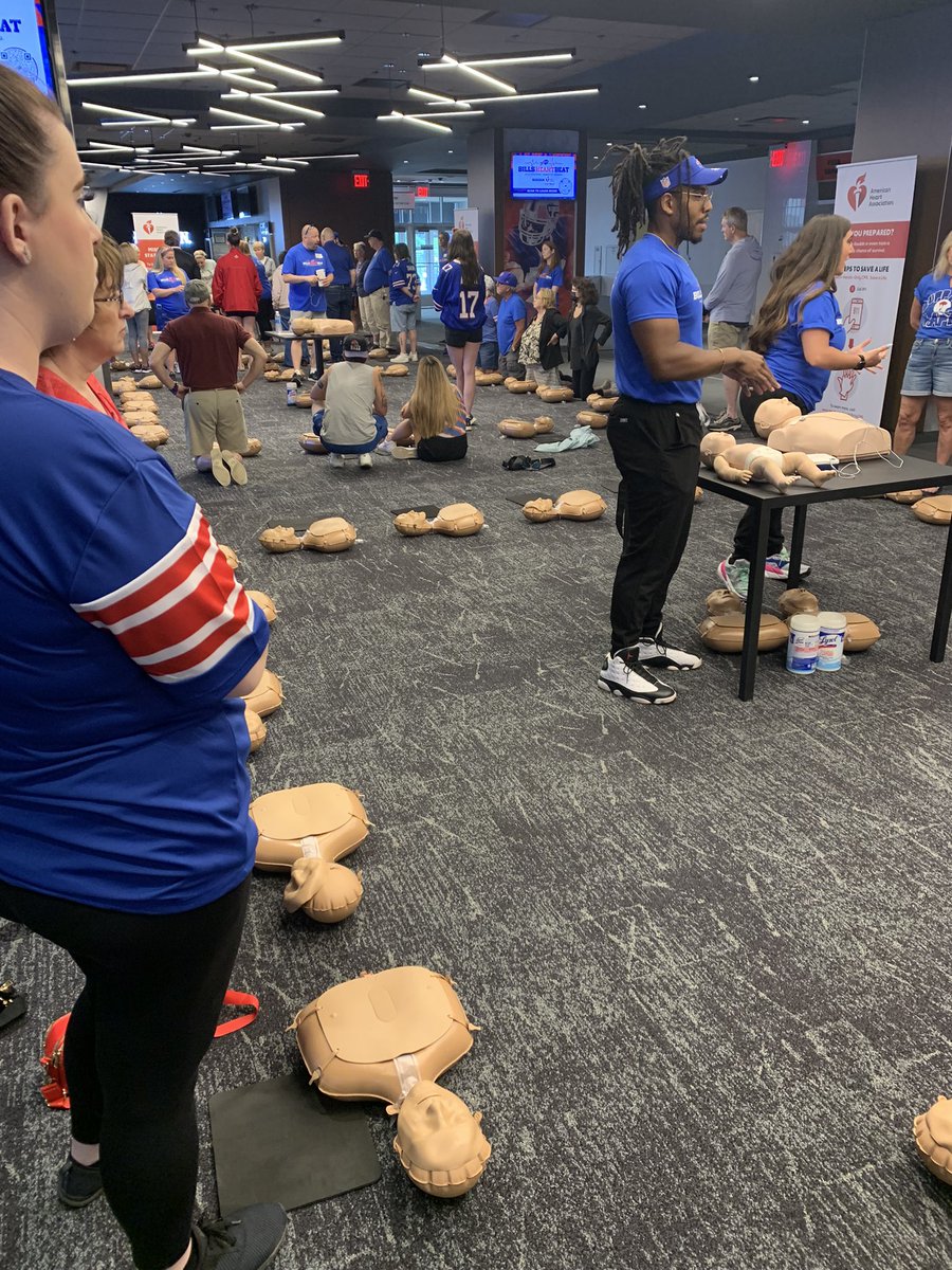 Ali2e's tweet photo. Happening now: hundreds are here at @HighmarkStadm for hands-only CPR training. It's being put on by @American_Heart &amp; @BuffaloBills. @news4buffalo https://t.co/C3PE6bW2ft