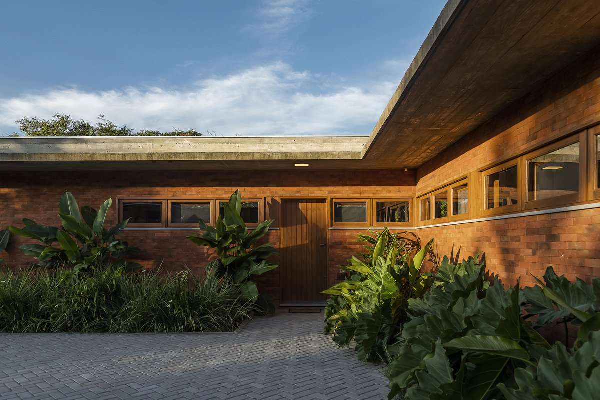 Sunlight brings a warm glow to the exterior of this #uniquehome. #architecture  cpix.me/a/170871213