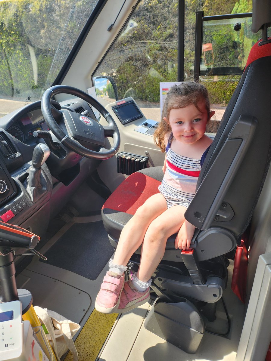 AdamLethbridge's tweet photo. Had a great morning driving the @woctbuses bus in Carterton this morning, and it was great to meet Naomi, Noah, Violet and baby 'beamer' Jack!
Just a few of our lovely passengers... thank you for riding with us! π
#communitytransport #localbuses #sunnyday https://t.co/RcoNhf1Sek