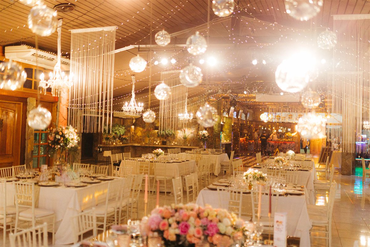 SanCasona's tweet photo. 📸 ¡Descubre el salón principal de Casona San José, un espacio versátil y con una decoración única para tu matrimonio! 💍✨
Fotografía @matandfer
#MatrimoniosEnCasonaSanJose #LugarDeEnsueño #DecoraciónVersátil #BodasDeEn sueño #JardinesMágicos #EquipoProfesional https://t.co/lxUDGBETdQ