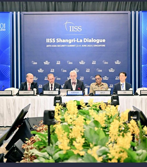🎙️#CJCSC Gen. Mirza on '#Nuclear Dimensions of #RegionalSecurity' at #IISSShangriLaDialogue.

#Nuclearprogram of 🇵🇰 is #needdriven & #defensive with zero expansionist designs.🇵🇰only responded to earlier neighborhood developments to maintain a #strategicequilibrium in #SouthAsia.