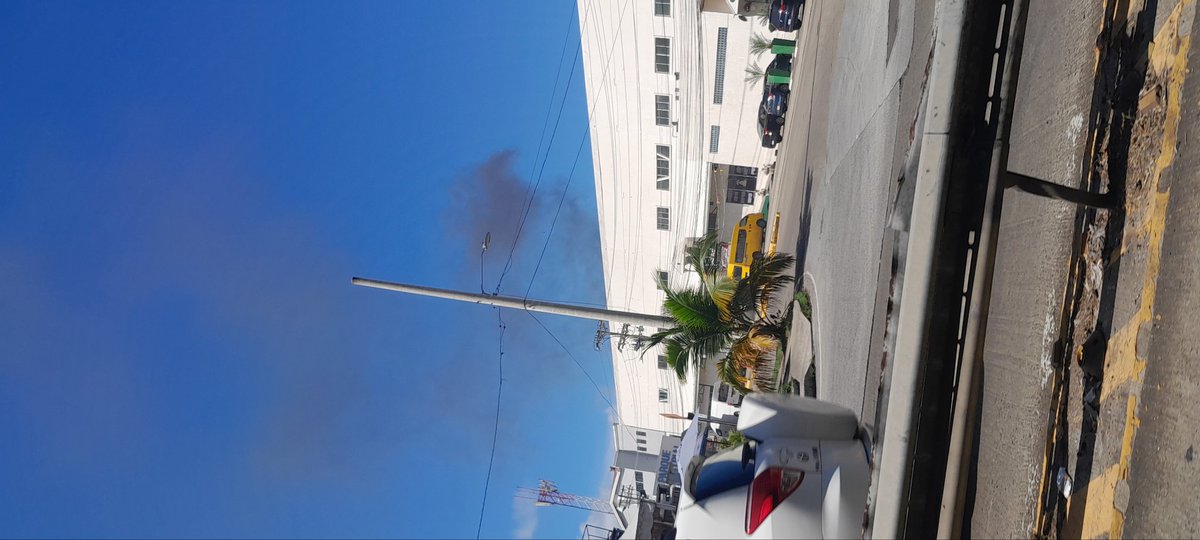 sanchez_potha's tweet photo. Incendio en parque industrial costa del Este, pegado a Panamá viejo https://t.co/i4P8rze4Lz