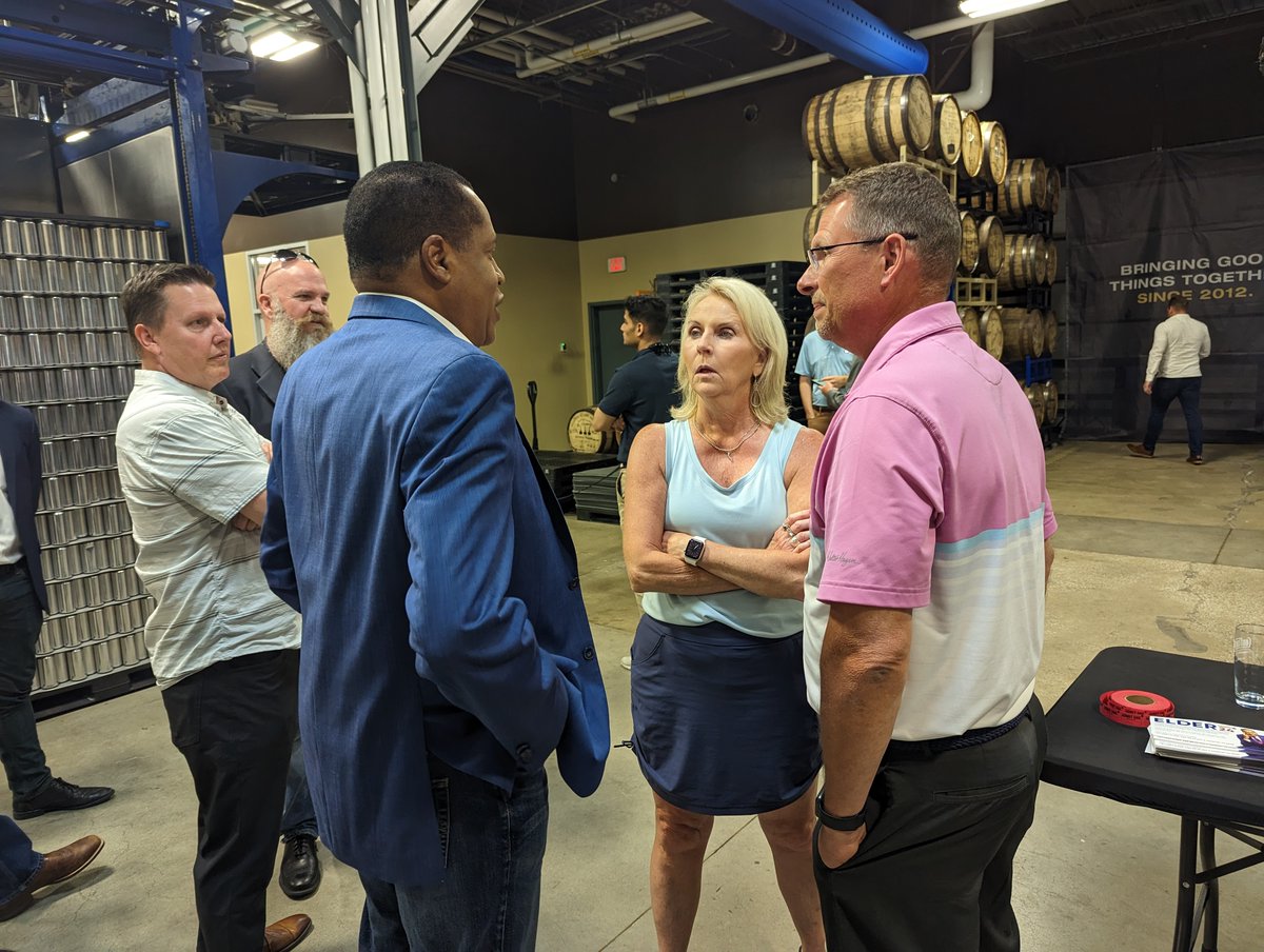 larryelder's tweet photo. Thanks to @BullMooseClub for a great event in Des Moines last night! I appreciate everyone who came out to hear about my platform and ask me about the issues.
#WeveGotACountryToSave https://t.co/XNIwNGkBcY