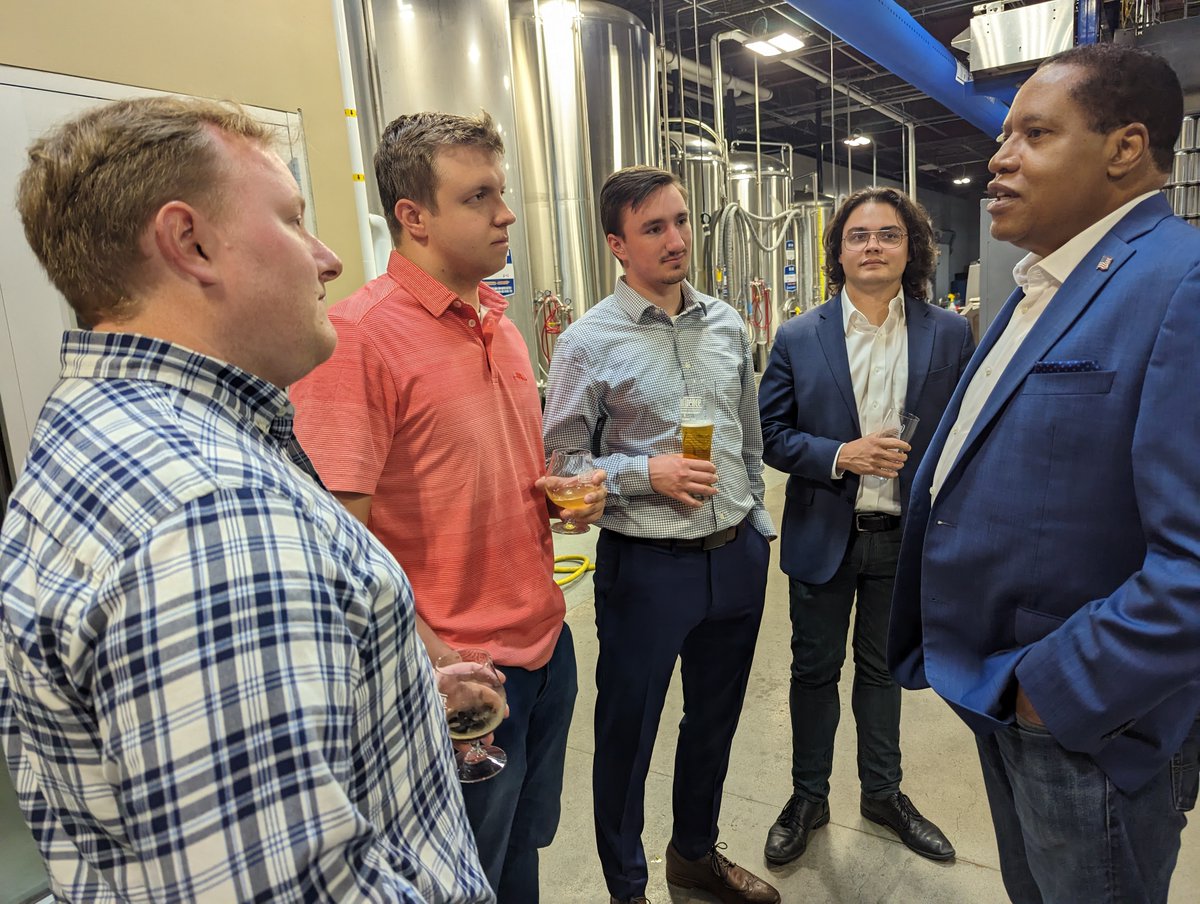 larryelder's tweet photo. Thanks to @BullMooseClub for a great event in Des Moines last night! I appreciate everyone who came out to hear about my platform and ask me about the issues.
#WeveGotACountryToSave https://t.co/XNIwNGkBcY