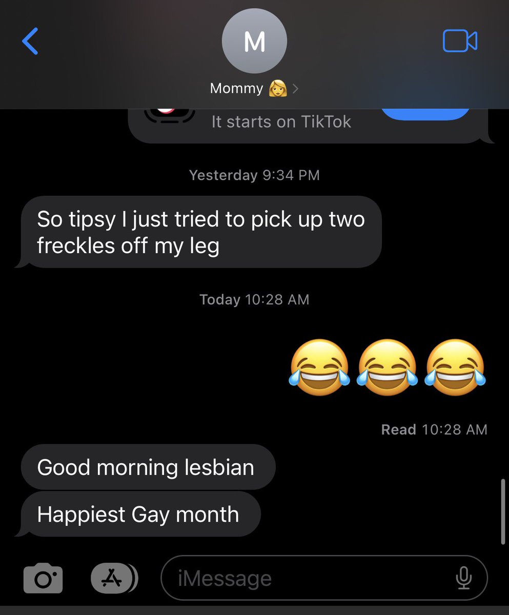 uselesslesbian5's tweet photo. I love my mom https://t.co/DwU7Wy5ttf