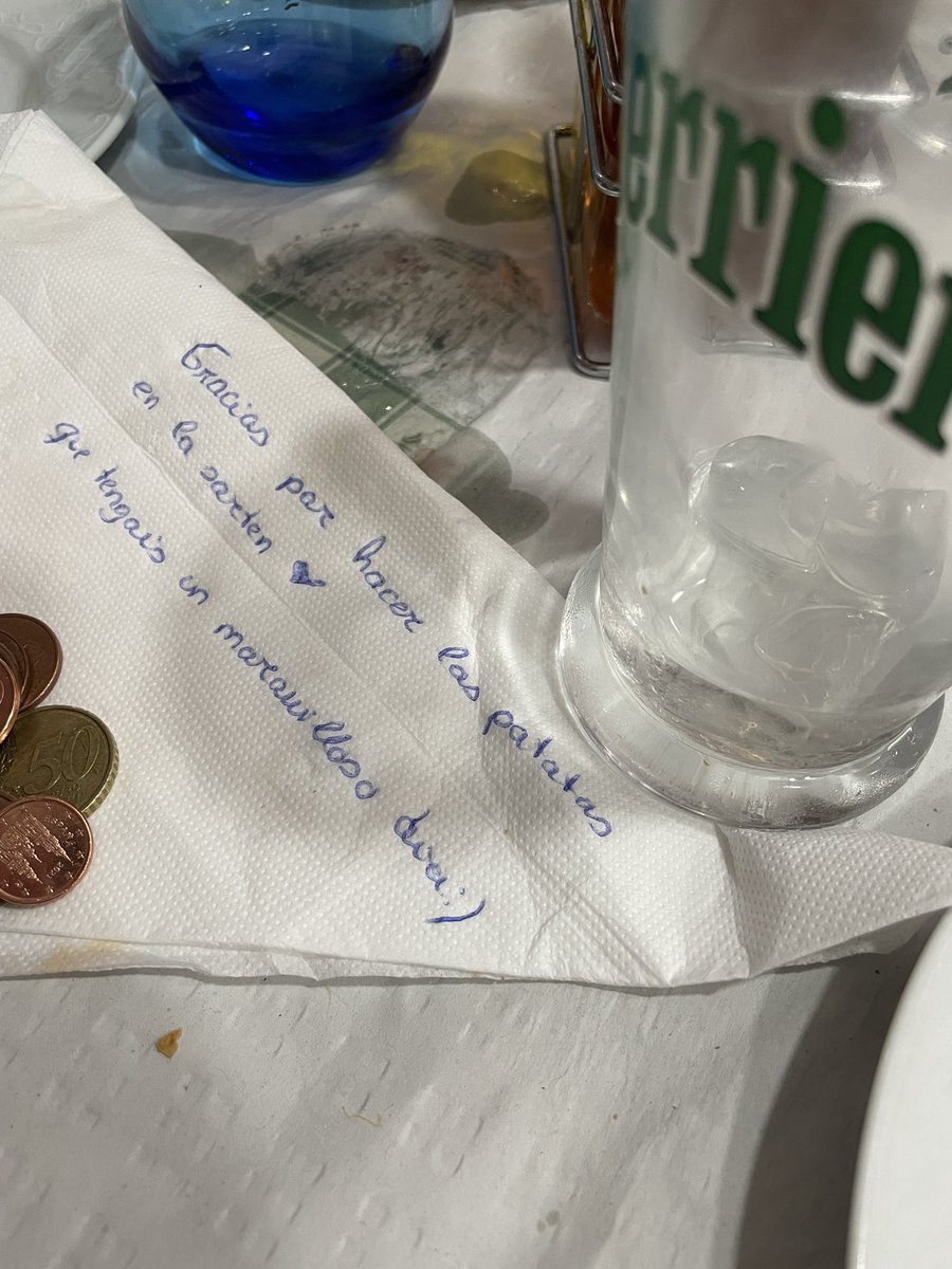 Alucero194's tweet photo. Hemos ido a comer en un restaurante en Madrid y la chica al decirnos el menú le ha explicado a mi hermana que no podía comer patatas fritas porque en la freidora se hacían cosas con gluten, con lo cual  ha pedido que acompañaran el filete con ensalada https://t.co/XCDH9L1yAd