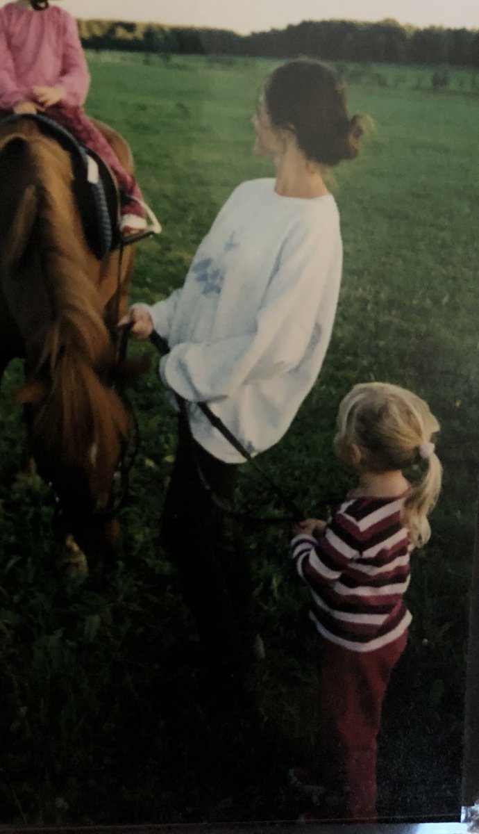 Ambergoranssonn's tweet photo. Me and mum are going for a walk on stream in a couple hours !! https://t.co/mpDaQbtMwF hang out w me and my funny mom 💃🏽 https://t.co/srHU0vcodX