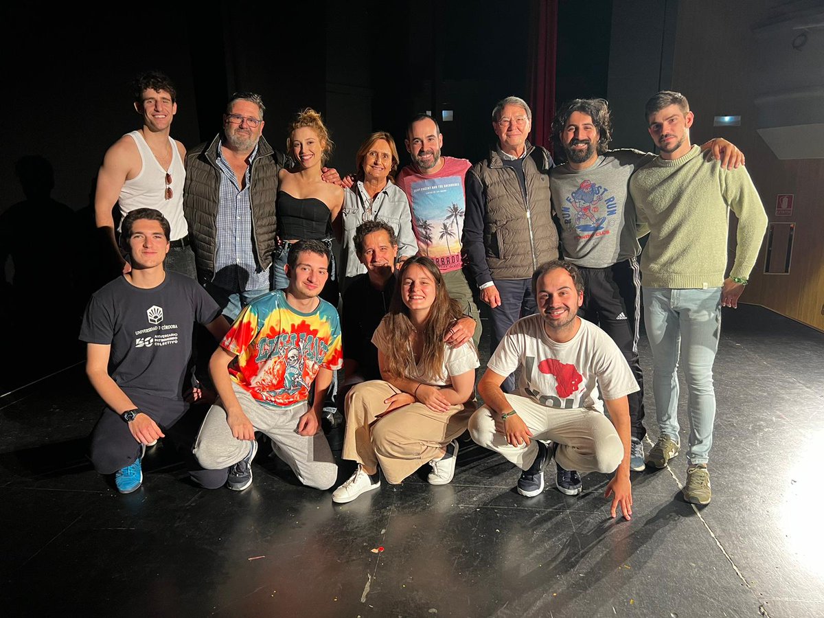 Siluetas Teatro tweet media