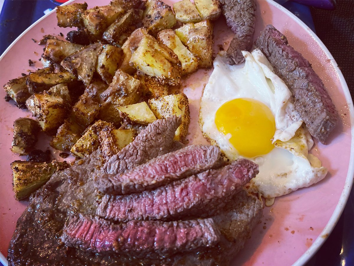 CharlotteMelnyk's tweet photo. #food #foodlover #steak #foodorgasm #orgasmic #yummy https://t.co/TuewNZjoil