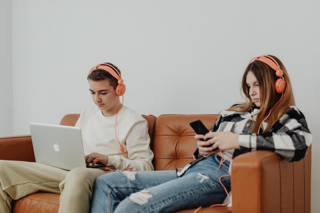 depression_yrna's tweet photo. #teens  #podcast 
Teen Issues. And We Ask Why?
In this episode we discuss why teens have so much to deal with today as opposed to prior generations.
Please subscribe to our YouTube channel, it's free!
Click on link.
https://t.co/XW1olADflL https://t.co/0wdMliaIMV