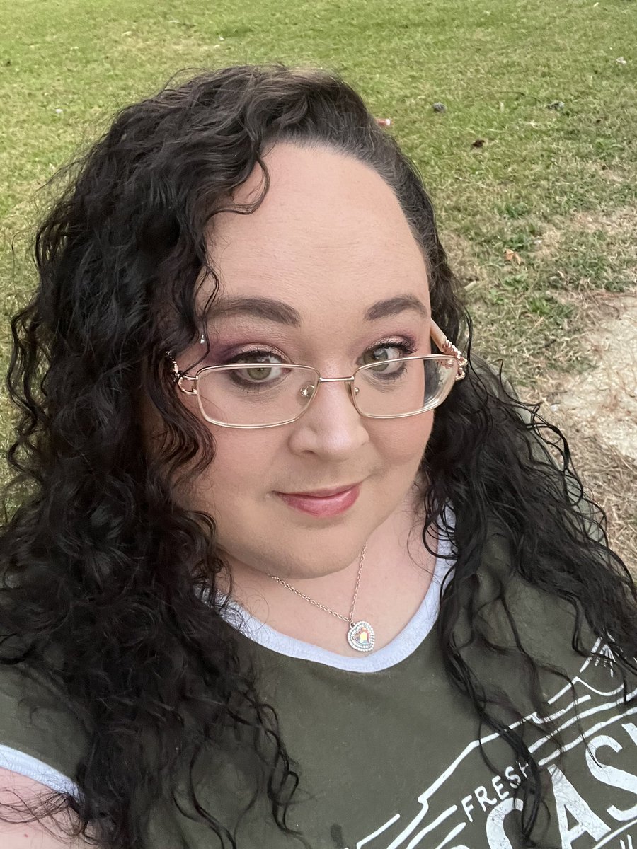 AshleyNCgirl's tweet photo. @TechGirlSteph_ Filter vs no filter. #learningtoloveme https://t.co/mRJkxERoVR