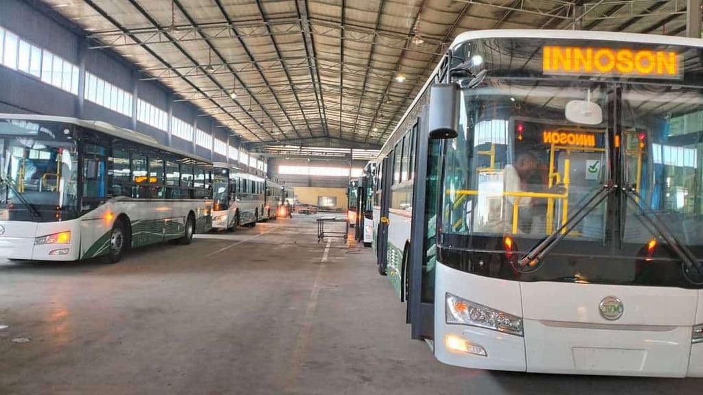 toluogunlesi's tweet photo. These are CNG (Compressed Natural Gas)-powered Buses, built in Nigeria by @innosonvehicles https://t.co/cPDADLB1pT