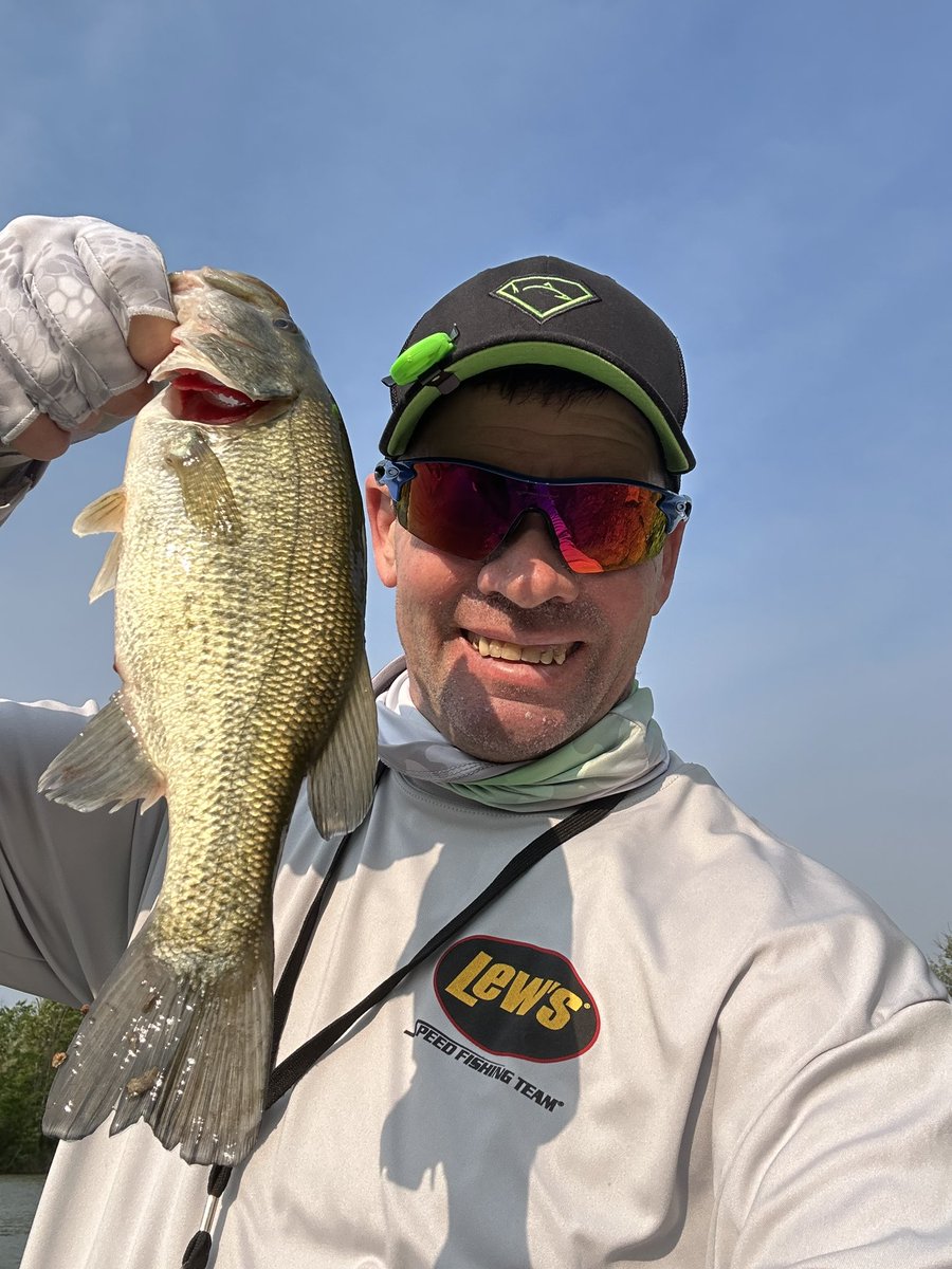 cboringfishing's tweet photo. No skunkin today. One on a Texas rigged @BassReaper Bait Co coffin craw, @VectorHooks 3/0 EWG and @TungstenWoo 5/16 flipping weight. The other on a white chatter bait. Gotta sport my @Line_Cutterz Gear.
#vectorhooks #linecutterz #bassreaperbaitco #wootungsten #viciousfishing https://t.co/yBojVVTGza