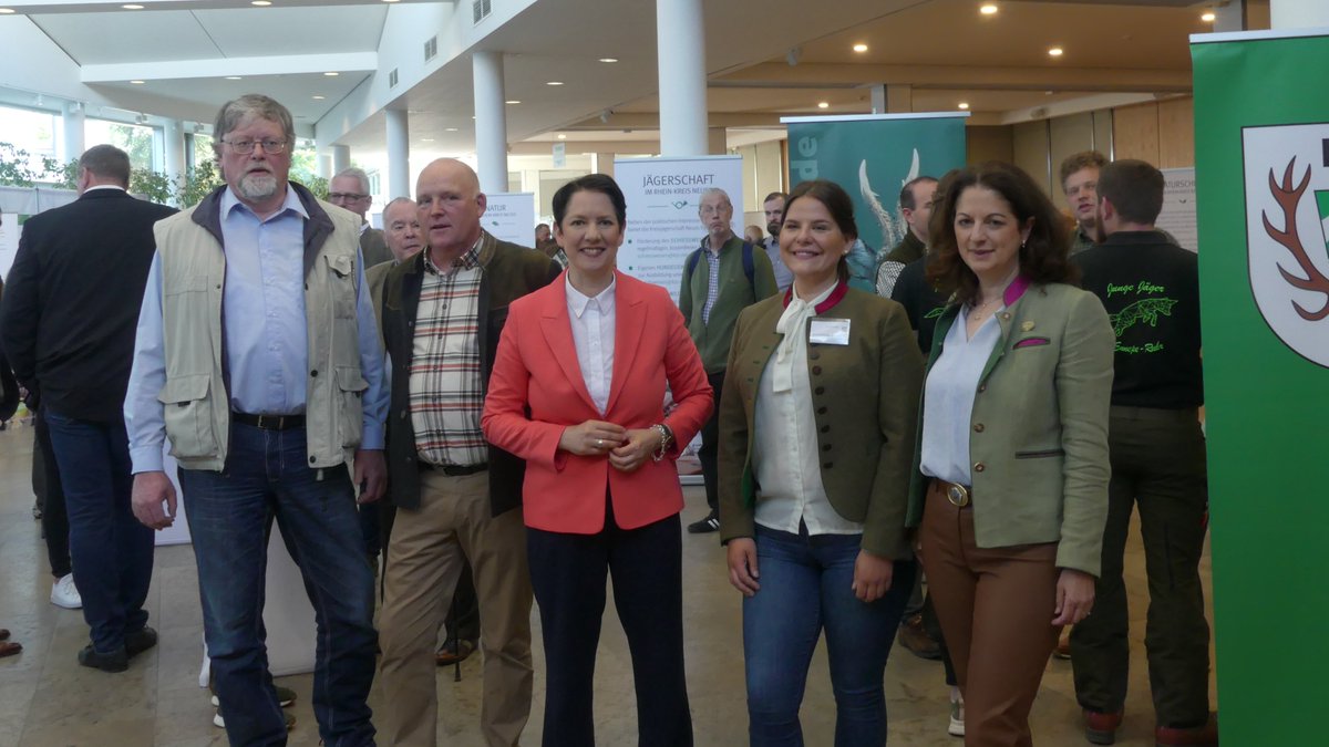 Landesjagdverband Nordrhein-Westfalen (@ljv_nrw) on Twitter photo #Landesjägertag Gemeinsam für den Wald der Zukunft! Vertreter des Waldbauernverbandes NRW, NRW-Landwirtschaftsministerin Silke Gorißen, Ann-Sophie Bilsing von @WaldundHolzNRW sowie LJV-Präsidentin Nicole Heitzig sagen: Es geht nur gemeinsam! #waldderzukunft <a href="/MLVNRW/">Landwirtschaft und Verbraucherschutz NRW</a> #Landesjägertag Gemeinsam für den Wald der Zukunft! Vertreter des Waldbauernverbandes NRW, NRW-Landwirtschaftsministerin Silke Gorißen, Ann-Sophie Bilsing von @WaldundHolzNRW sowie LJV-Präsidentin Nicole Heitzig sagen: Es geht nur gemeinsam! #waldderzukunft <a href="/MLVNRW/">Landwirtschaft und Verbraucherschutz NRW</a>
