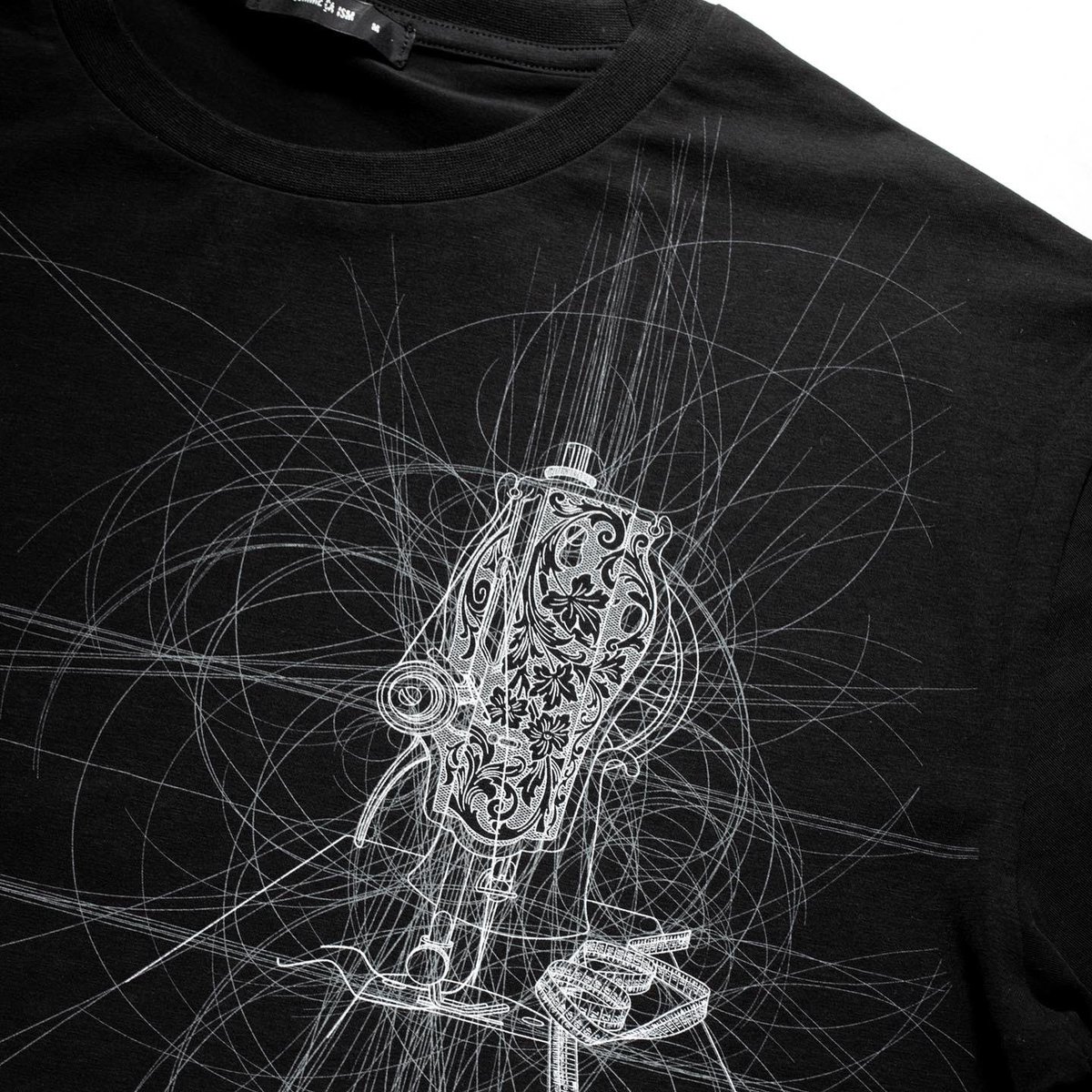 COMME CA ISM × 京源
紋曼茶羅コラボTシャツ6月3日（土）より全国のコムサイズム、コムサスタイル、オンラインストアで展開します。

- 鼓動 - kodoh    ・雷 - ikazuchi

COMME CA ISM
online.fivefoxes.co.jp/items?bc=003&k…

#コムサイズム #京源 #紋曼荼羅 
#波戸場承龍 #波戸場耀次 #家紋 
#コムサイズム紋