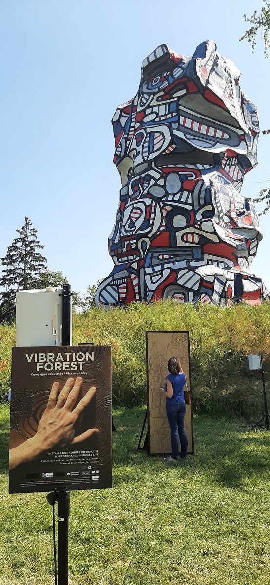Approchez des œuvres de Vibration forest, installation installée sur l'île du parc Saint-Germain par la compagnie Akousthea, pour ressentir les vibrations des végétaux et interagir avec l'environnement à l'occasion des 20 ans des #RdvJardins