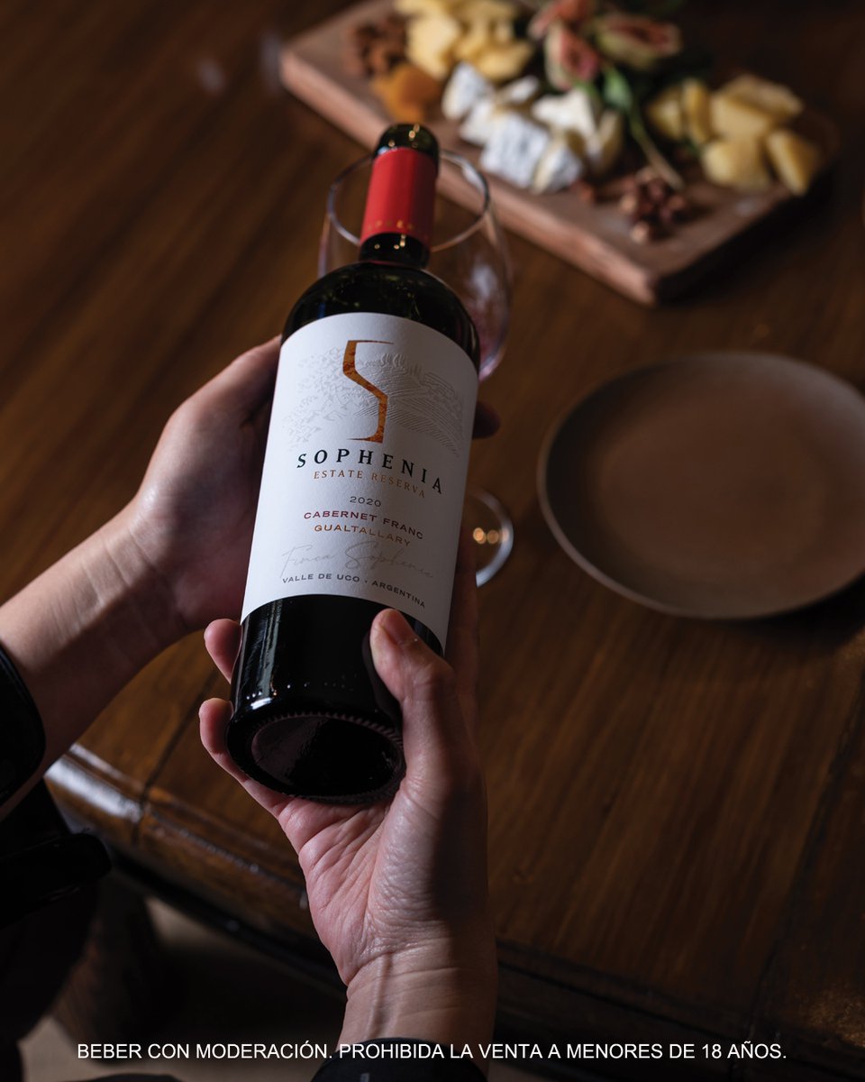 Hacer vinos es compartir. En el Día Internacional del Sommelier saludamos a todos los profesionales que comunican  nuestra 
pasión y nos ayudan a contar la historia de nuestros vinos. 
Y en especial a nuestros queridos @marquitosvaldez y  @canobasavilvaso. ¡Salud!