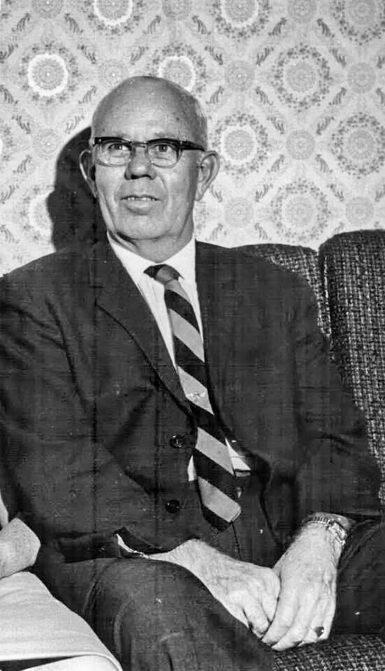 Jeffrex's tweet photo. @colorize_bot try this one?  Grandpa! https://t.co/hd4IoKFgQx