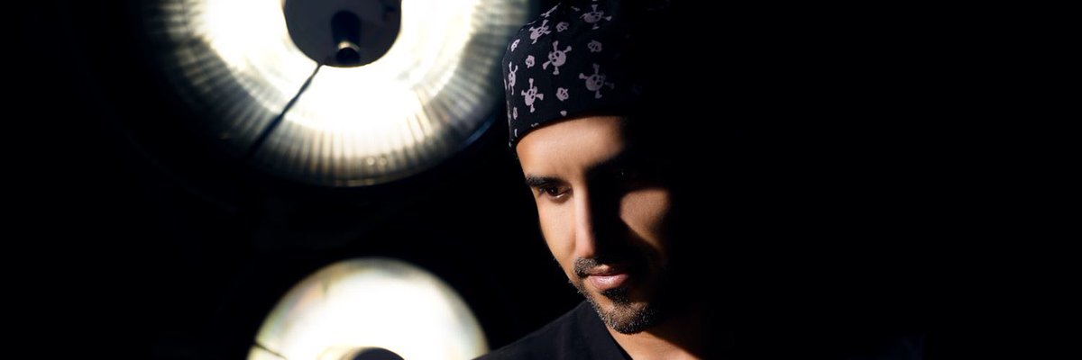 ArabicBest's tweet photo. د.محمد القحطاني: 
- استشاري جراحة التجميل: 

بعض السيدات تأتي وتطلب كسر ضلُوعها 
حتى تنحف خصرها.
وَهذا هوس يتطلّب مُراجعة دكتور نفسي. https://t.co/V6aH0D8VGE