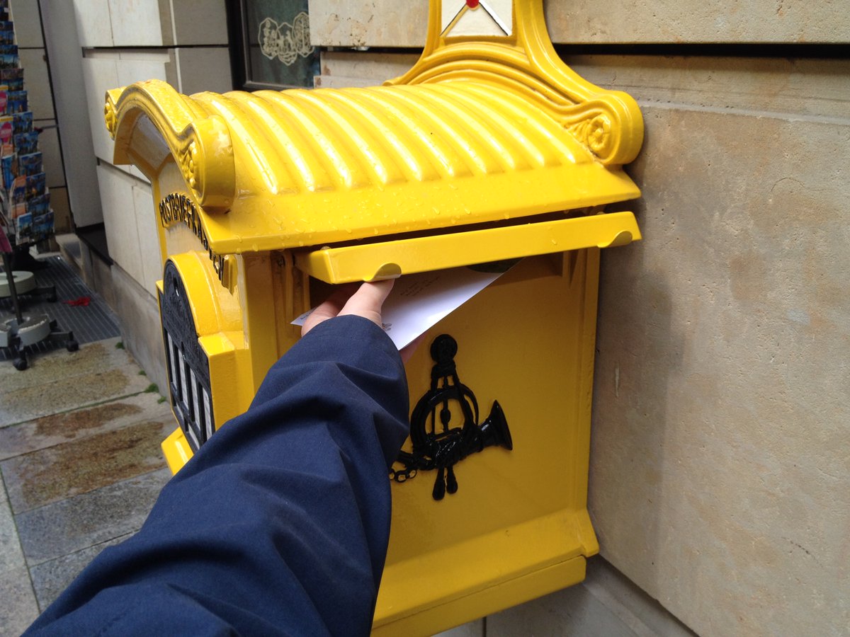 A #PostboxSaturday from Dresden, where one of these lovely postboxes persists! 😍