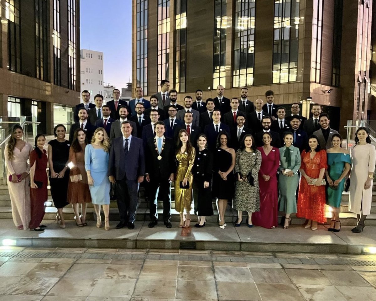 mauro_ellovitch's tweet image. Sejam bem vindos, novos colegas do MPMG. O desafio e a responsabilidade são grandes, mas a missão de defender a sociedade é uma paixão sem igual #MPMG #MPMGporvocação #MinistérioPúblico