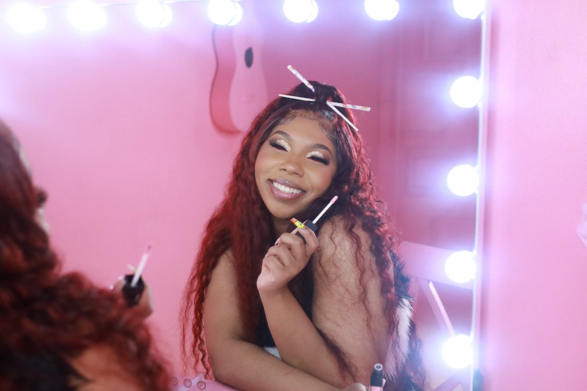 KyronSwain's tweet photo. “Look at yourself in the mirror and don’t be afraid to notice how beautiful you are” 🪞🌹
.
.
.
Photographer: @KyronSwain 
#mirrors #vanity #blackgirlmagic #photography #atlanta #pink https://t.co/BFvLgGXqmq