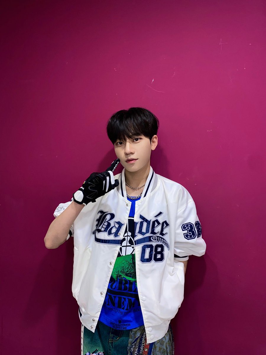 fantasyboys_'s tweet photo. 소년 판타지의 마지막 음악중심이에요…🥹 그동안 완벽하지 않은 제게 이런 행운을 가져다 주셔서 감사해요🙏🏻 그리고 다시 돌아온 피씨방즈!! + 정체모를(?) 조합❤️❤��

#소년판타지 #FANTASYBOYS
#하석희 #HASEOKHEE https://t.co/LdVR0ilWUe