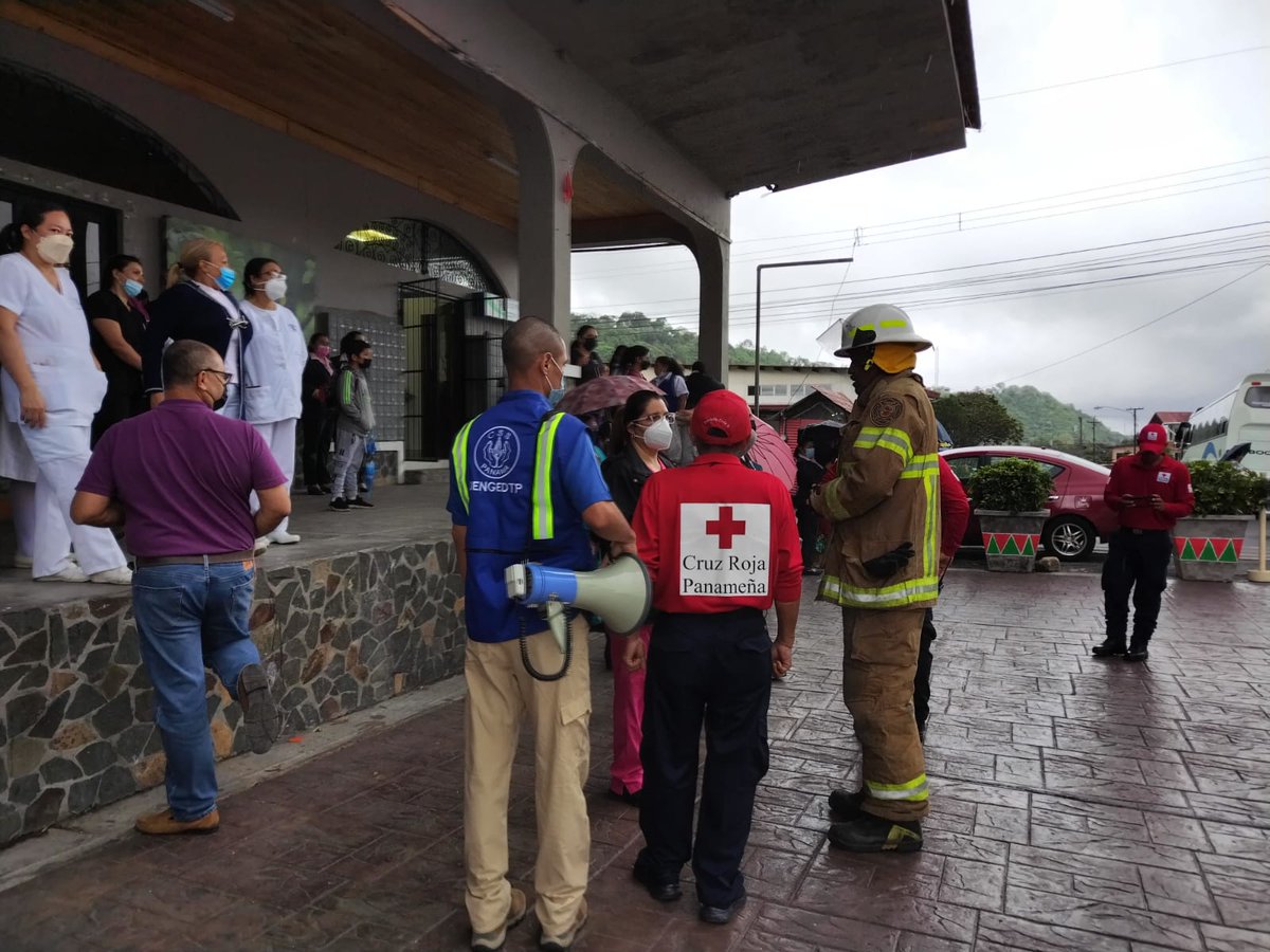 CSSPanama's tweet photo. #Chiriquí
Personal de salud de la policlínica de Boquete, participo de un simulacro por sismo. Actividad organizada por los estamentos de seguridad del distrito.
#CSSSimulacro https://t.co/KW7df37o4e