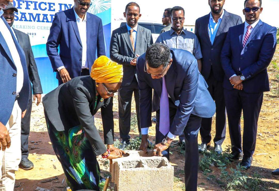 InsightInstitue's tweet photo. @UNSomalia representative lays foundation brick for a @UN office in #Galmudug state, central #Somalia. https://t.co/MQ9WMQK9kE