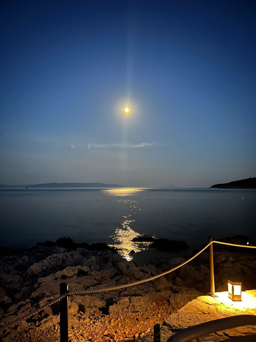 SidemountForum's tweet photo. Nice evening at the beach. Enjoy life (after diving). https://t.co/iC6A6AZ7tZ