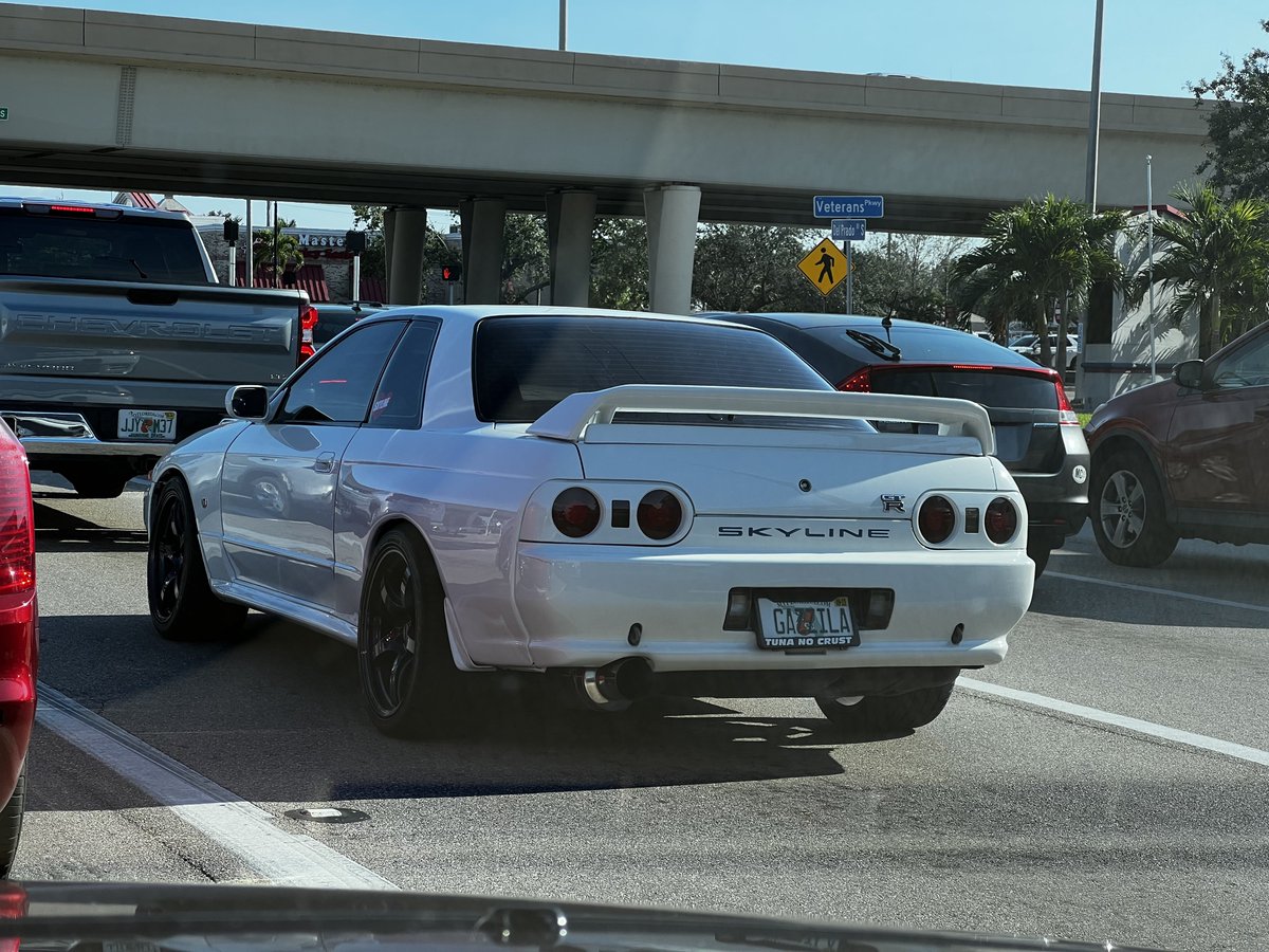 JD1one's tweet photo. @DougDeMuro SKYLINE GTR

Saw this driving in Fort Myers Florida about two weeks ago. https://t.co/XG3c7zrAXk