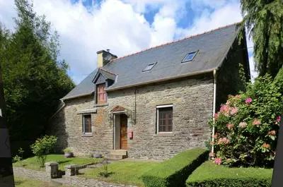 A 2 bedroom cottage for sale Treve,area 22.#Brittany 

buff.ly/3MENgMw #France 🇫🇷 #FranceProperty #FrenchProperty