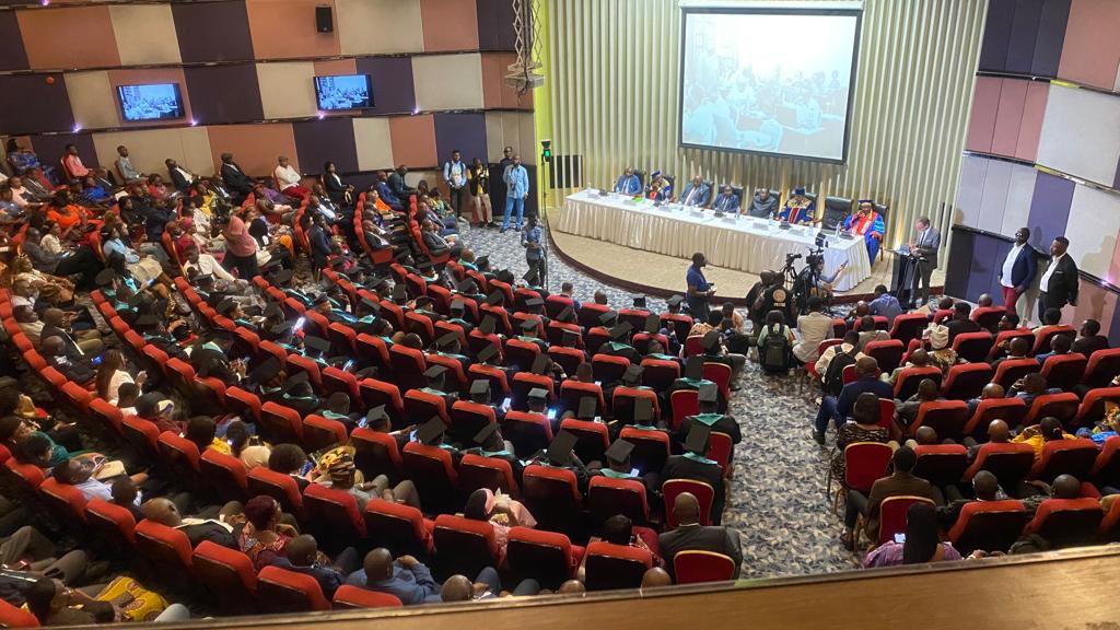 LodOmanga's tweet photo. #RDC 03 juin 2023 #Kinshasa
Félicitations à #LaetitiaKielende agent à l’@OfficielArptc pour son diplôme de Master en Gestion et Droit des entreprises de l’#ISCKin qu’elle a obtenu avec #Distinction ! 👏🏾👏🏾👏🏾
La cérémonie de collation des grades s’est déroulée ce jour @FCHBlazonHotels en présence notamment du @MinBudgetRdc SEM @BojiAime parrain de cette 10 ème Promotion et du Président du @senatrdc l’Honorable @PLukwebo.