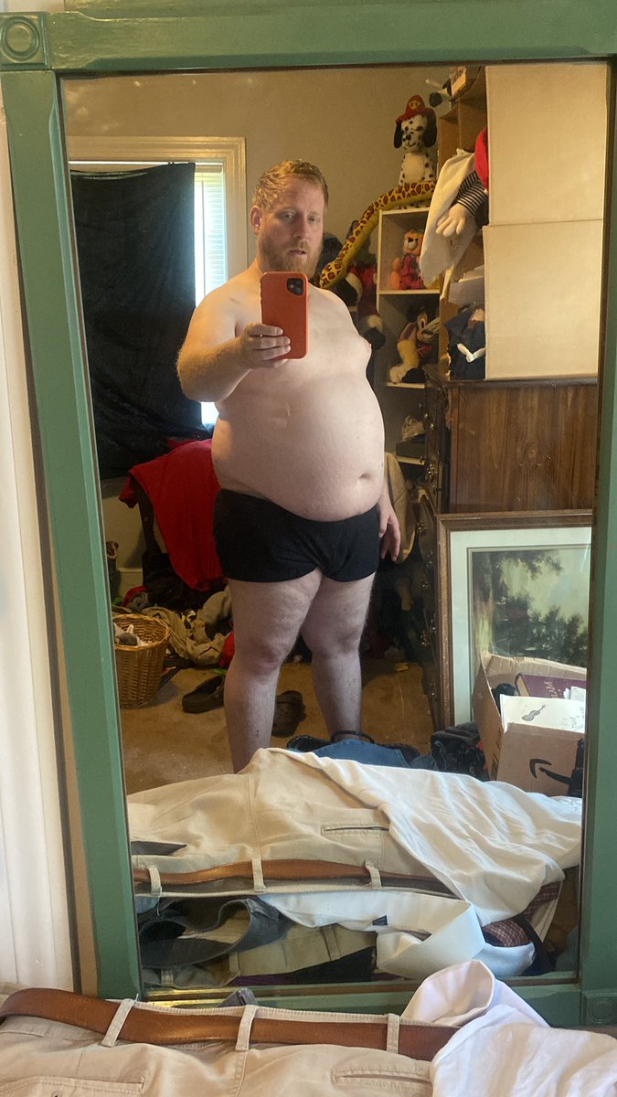 Chubby__Chester's tweet photo. I imagine 8 more pounds when I’m 300 I’ll definitely have people say I’m fat! https://t.co/BCkxO3U1Nj