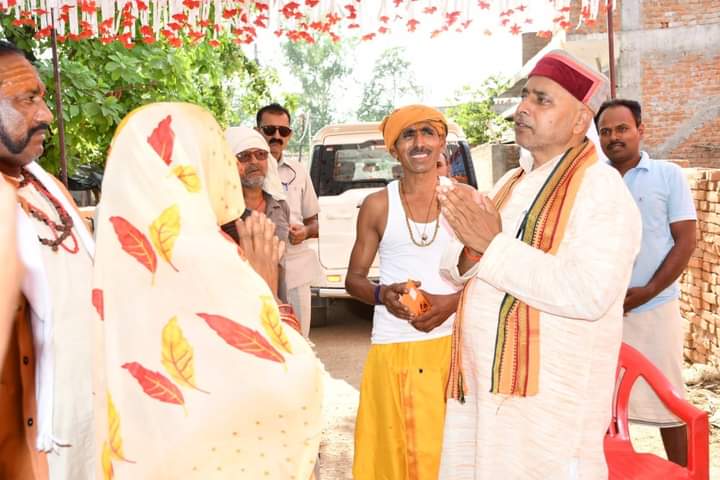 Gkpatel373's tweet image. #मऊगंज_विधानसभा 

ग्राम देवरा छोटा टोला में श्री सत्येन्द्र गिरी जी की सुपुत्री के विवाह समारोह में #मा_विधायक_श्री_प्रदीप_पटेल जी सम्मिलित होकर वर वधू को सुखी एवं सफल वैवाहिक जीवन की शुभकामनाएं दी 🙏🙏🙏 ।