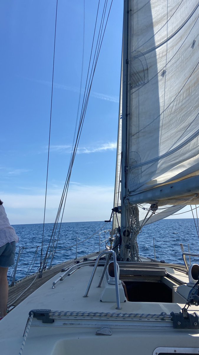 CamiBe90's tweet photo. Nothing like the #bigblue to ground oneself and remember what is important in this world #sailing #sail #adriatic #slowliving #backtomyself https://t.co/CrlV2QEGIj