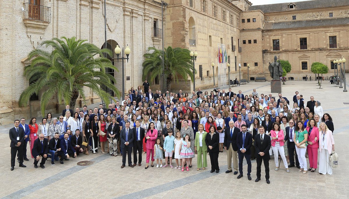 📢 La UCAM homenajea a sus 'alumnos fundadores' 
✅️ En el Monasterio de Los Jerónimos se ha celebrado hoy el reencuentro de los primeros alumni de la Universidad Católica de Murcia, los que en el año 97 iniciaron sus estudios en esta institución, que ya cuenta con 100.000