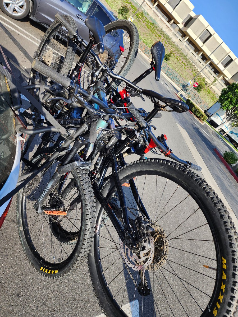 TrappedInFlesh's tweet photo. About to touch grass
#FullertonLoop #California
#Mtb https://t.co/pYI5UzMdeB