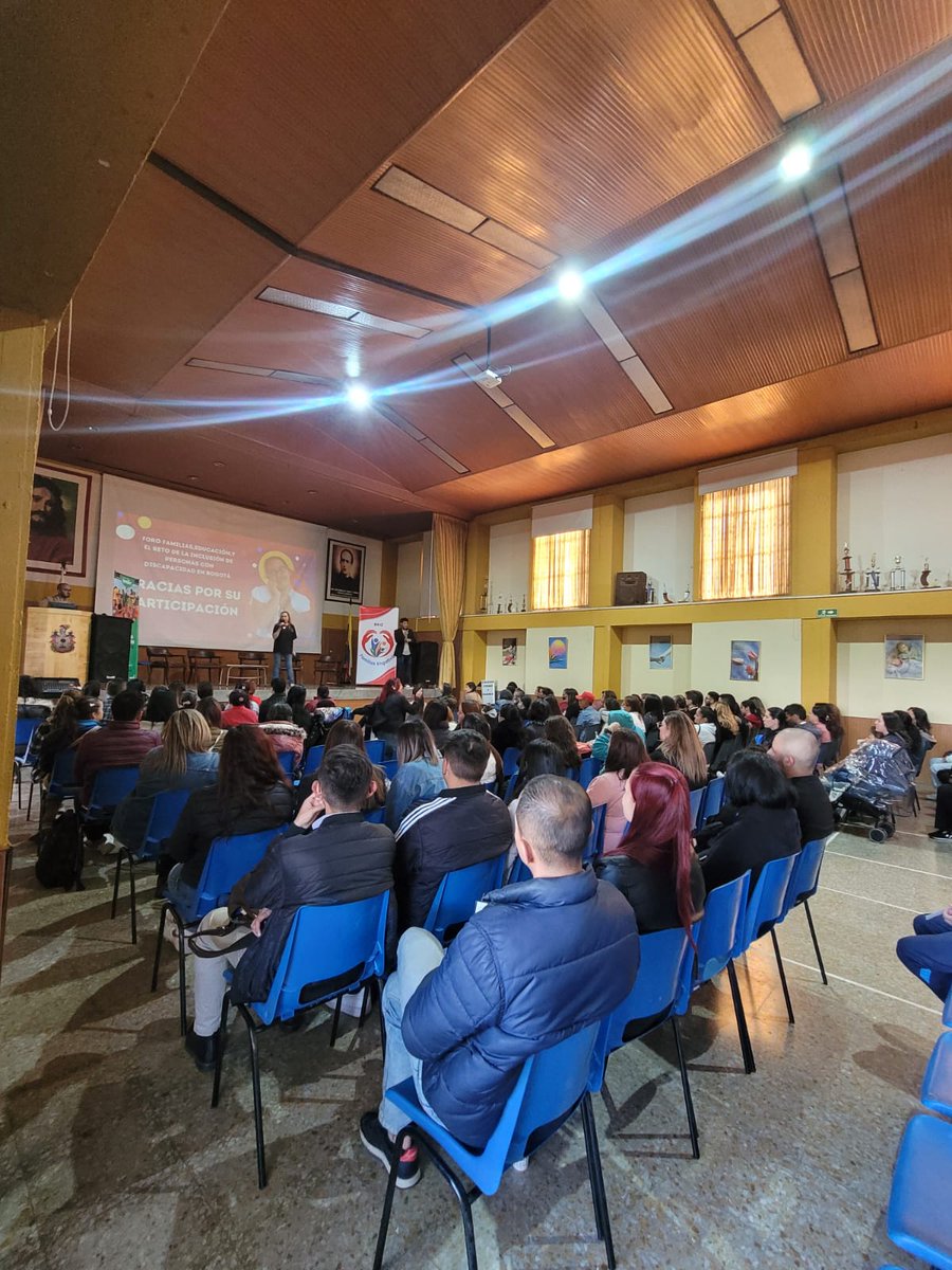 TamaraPaolAH's tweet image. Somos #redespaz hoy desde Engativá Foro&quot;Familias,educación y el reto de la inclusión de las personas con discapacidad&quot; @Deidamiapiensa @Educacionbogota @EdnaBonillaSeba   Las familias parte central en la red de escuelas cómo territorios de paz