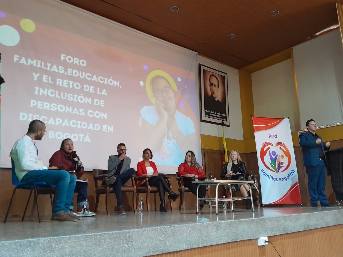 TamaraPaolAH's tweet image. Somos #redespaz hoy desde Engativá Foro&quot;Familias,educación y el reto de la inclusión de las personas con discapacidad&quot; @Deidamiapiensa @Educacionbogota @EdnaBonillaSeba   Las familias parte central en la red de escuelas cómo territorios de paz