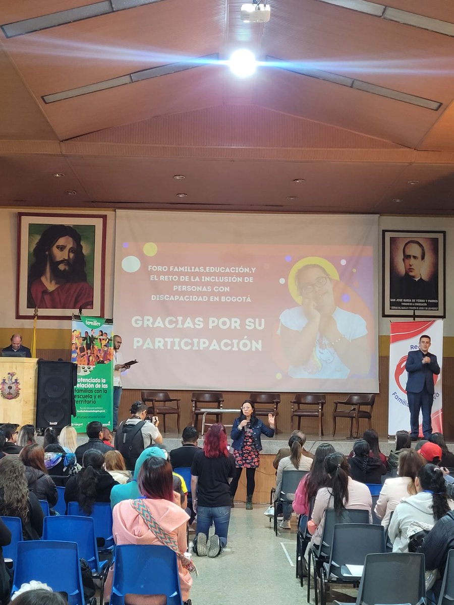 TamaraPaolAH's tweet image. Somos #redespaz hoy desde Engativá Foro&quot;Familias,educación y el reto de la inclusión de las personas con discapacidad&quot; @Deidamiapiensa @Educacionbogota @EdnaBonillaSeba   Las familias parte central en la red de escuelas cómo territorios de paz