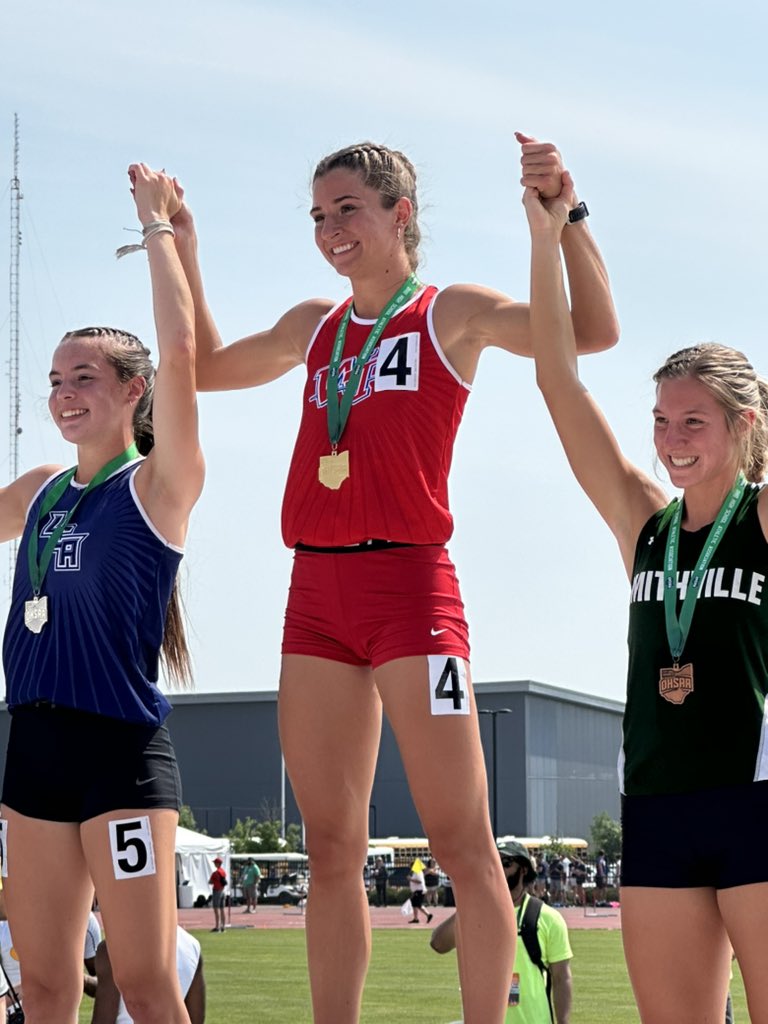 WOSNScores's tweet photo. 🚨STATE CHAMP AND STATE RECORD ALERT

Wayne Trace Senior Sydnee Sinn breaks the Div. III STATE RECORD en route to a State Championship, running 55.00 in the 400 meter dash!! https://t.co/jkzykEUexl