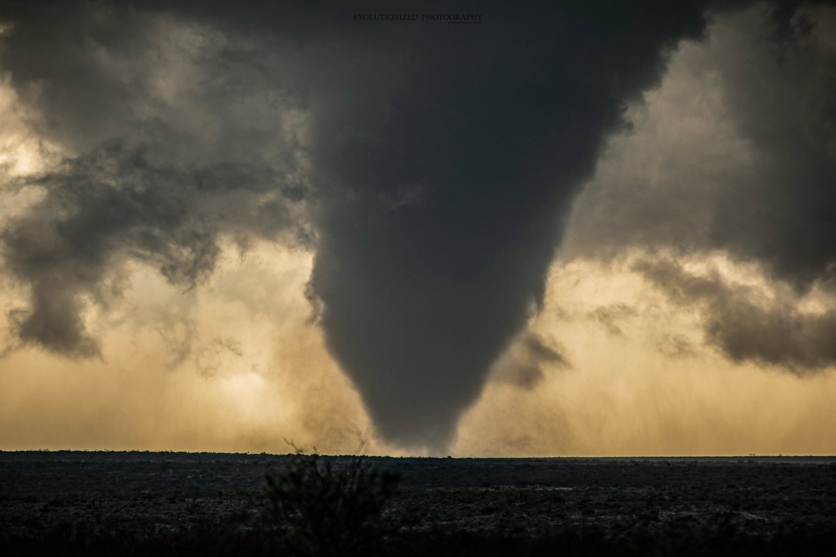 The Dryden, TX Tornado. 
My Goodness!
#txwx #tornado
@StormHour
@GirlsWhoChase
#wxtwitter #lightning
@CanonUSAimaging
#PhotoOfTheDay #supercell